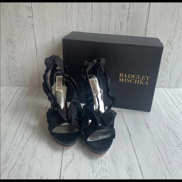 Badgley Mischka Black Iden Ruffled Heels - Picture 7 of 8